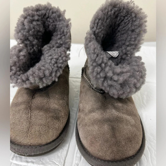 UGG Bailey Button II Boot SIZE 11T - Picture 1 of 9
